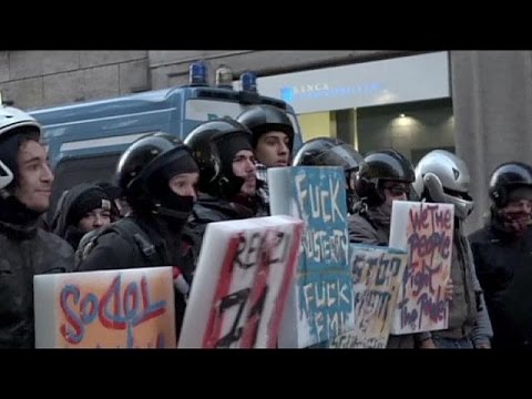 Prima della Scala, scontri tra centri sociali e polizia. Applausi per il Fidelio di Barenboim