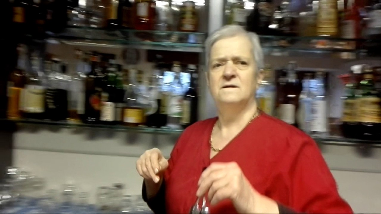Terremoto Centro Italia, la tenacia della barista Rita: serve il caffè dopo il sisma