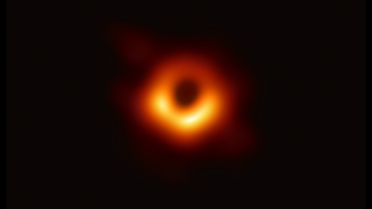 la vera foto di un buco nero